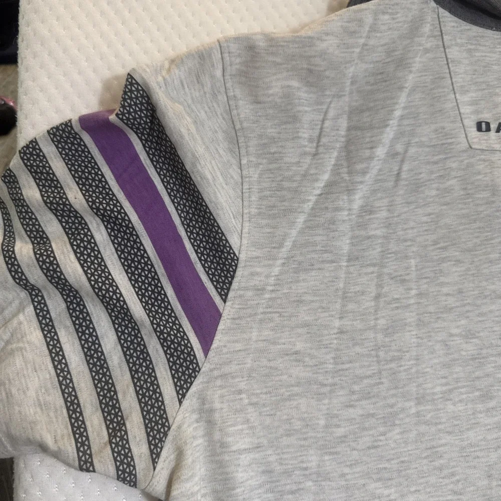 Oakley Golf Polo Shirt L Tailored‎ Fit Mens Short Sleeve Purple Striped Sleeves - Picture 9 of 9